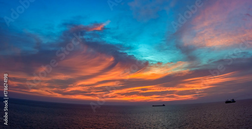 Fototapeta Naklejka Na Ścianę i Meble -  Incredible sunset over sea
