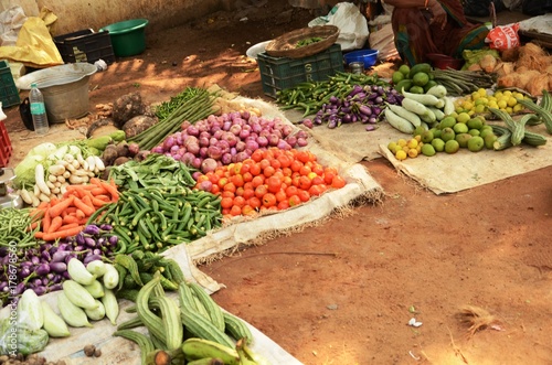 Fototapeta Naklejka Na Ścianę i Meble -  Marché aux légumes de Mahäbalipuram (Tamil Nadu-Inde)