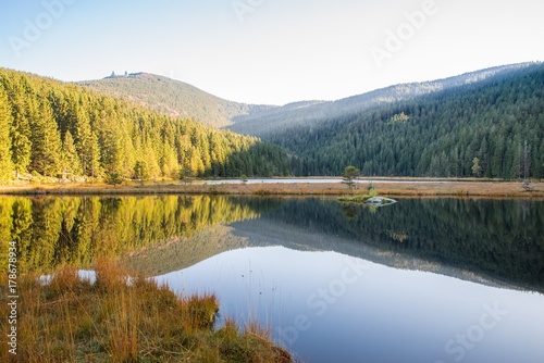 Fototapeta Naklejka Na Ścianę i Meble -  Kleiner Arber See im Herbst, Bayern, Deutschland