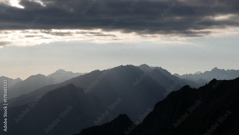 Panorama delle Alpi italiane al tramonto