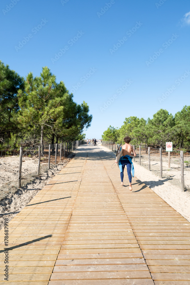 Fototapeta premium BASSIN D'ARCACHON (France), Lège Cap Ferret, accès plage du Grand Crohot