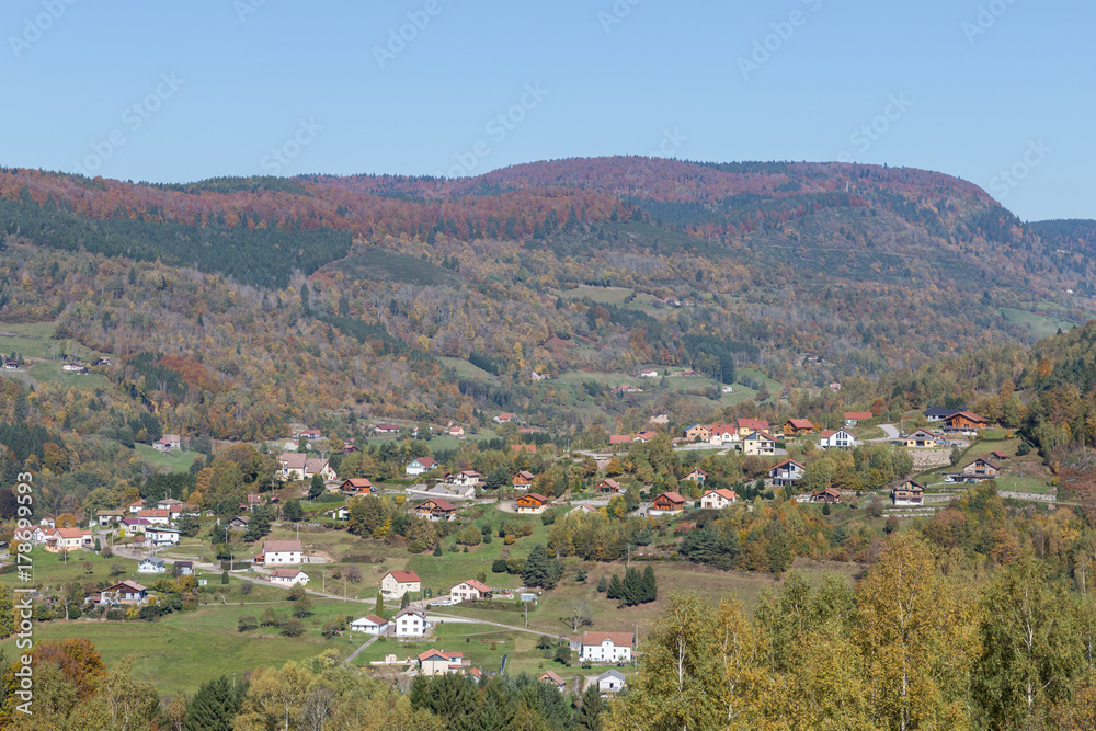 Fototapeta premium Village en automne