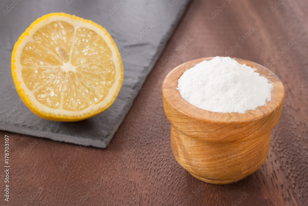 Lemon and baking soda on wooden table