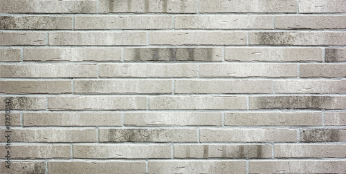 Plakat Ściana z długich szarych cegieł w stylu grunge 