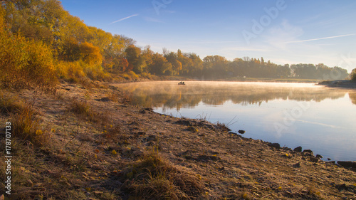 Fototapeta Naklejka Na Ścianę i Meble -  Golden time on the river