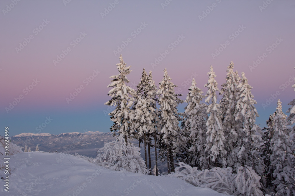 Obraz premium Blaue Stunde am Berg