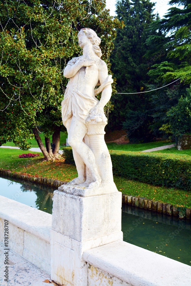 Obraz premium Female marble monument in Castelfranco Veneto, in Italy, in Europe