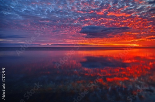 Ringkøbing Fjord kurz vor Sonnenaufgang photo