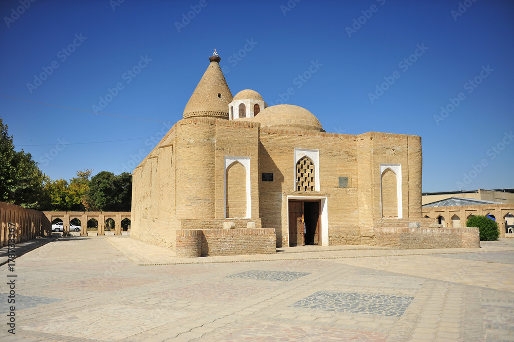 Fototapeta premium Bukhara: Chashma-Ayub Mausoleum