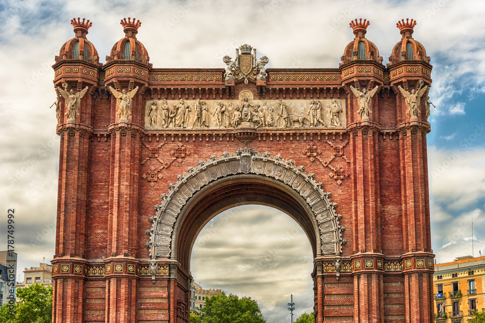Obraz premium Arc de Triomf, iconic triumphal arc in Barcelona, Catalonia, Spain