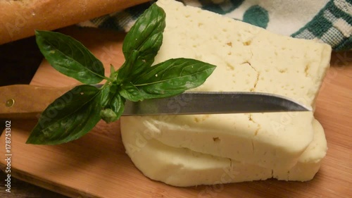 Branza de oi Goat cheese Formaggio di pecora brânză de oaie Romania Schafskäse Fromage de brebis Bucătăria vido românească Cuisine roumaine photo