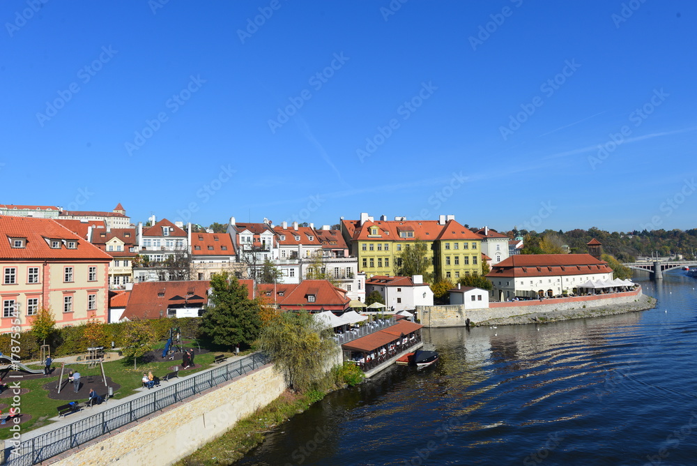 Blick von der Karlsbrücke auf den Prager Stadtteil Kleinseite