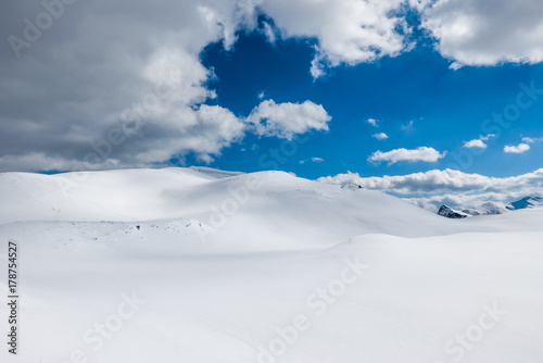 Winter scene, snowy mountains © DarwelShots