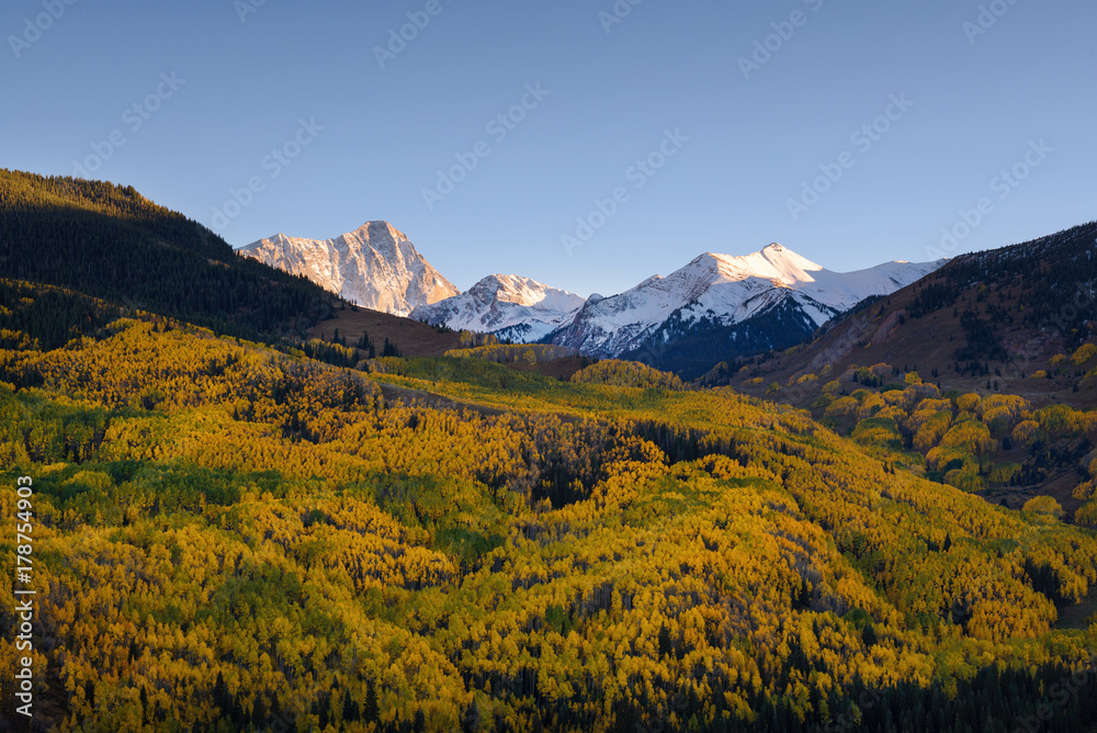 Fall color Capital Peaks, snowmass village, Colorado
