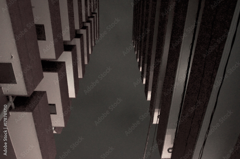 Fototapeta premium 見上げるマンション