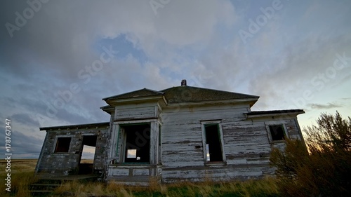 Old abandoned house farmhouse pioneers great depression settlers at sunset 2