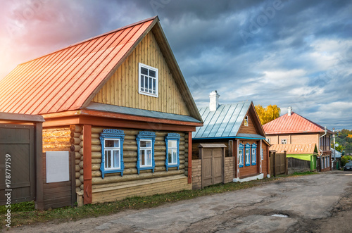 Дача с синими резными окнами house with blue carved windows
