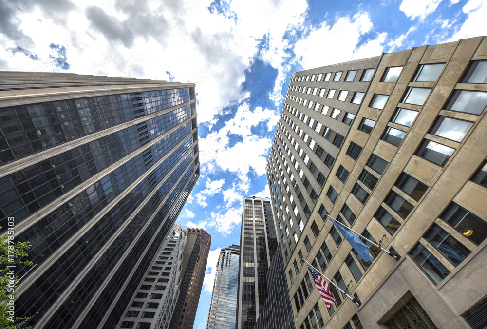 Naklejka premium New york business center downtown skyscraper building view