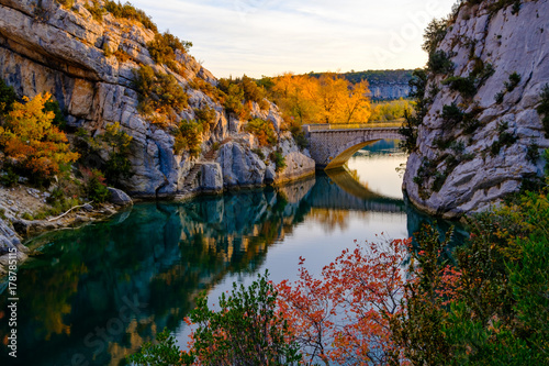 Basses Gorges du Verdon et lac de Quinson en automne. France  Provence.