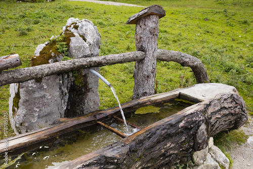 Brunnen  Viehtr  nke  Kaisergebirge  Tirol    sterreich  Europa