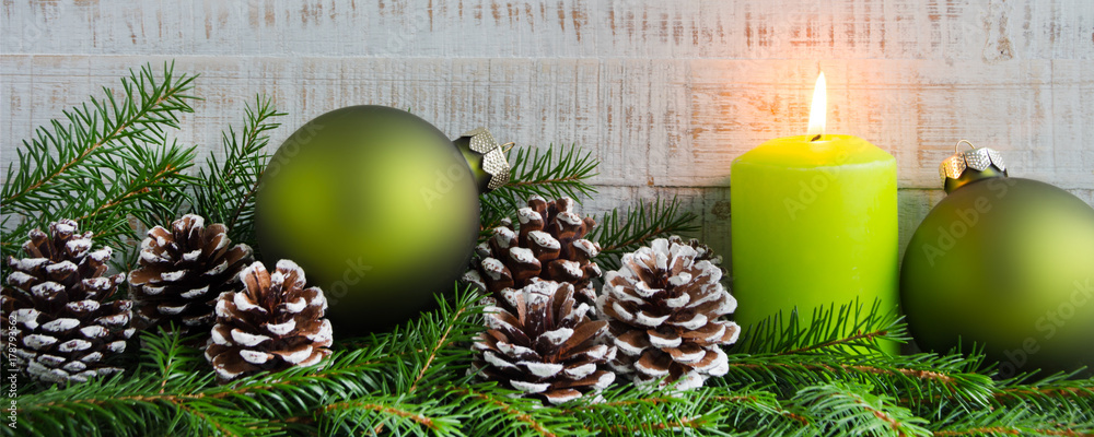 Poster Weihnachten - Dekoration mit Kerzen Tannenzweige und Tannenzapfen – Wandbild