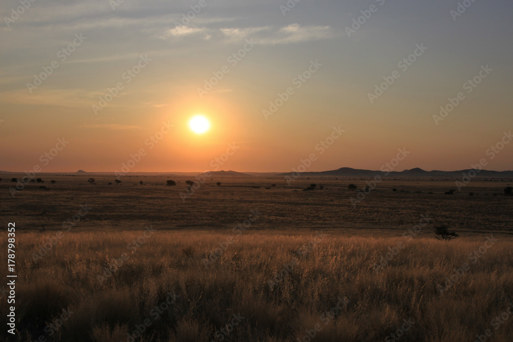 Goldenes Licht bei Sonnenuntergang in Namibia in Afrika