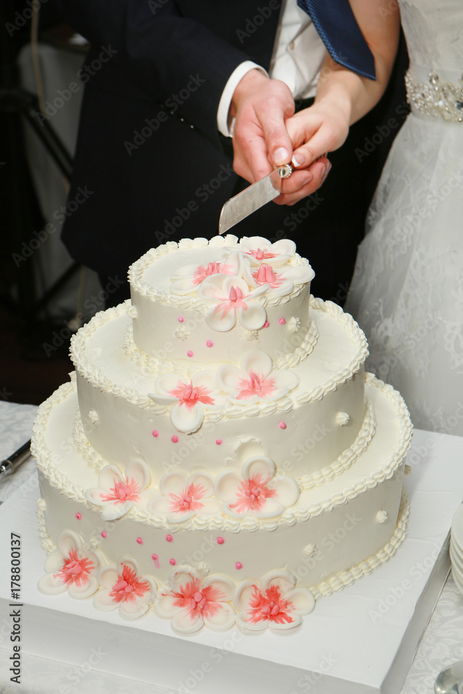 beautiful original wedding cake on holiday beautiful original wedding cake on holiday