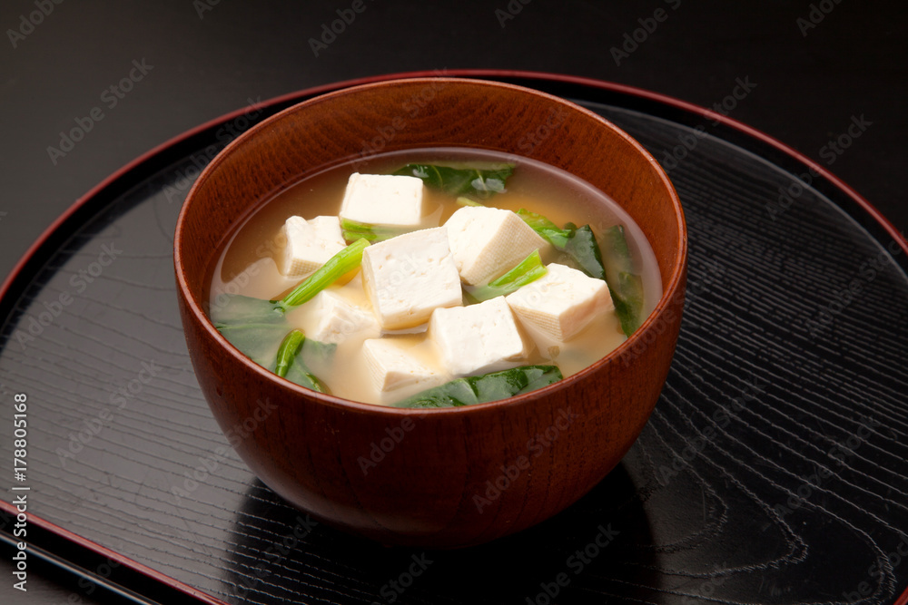 ほうれん草と豆腐の味噌汁