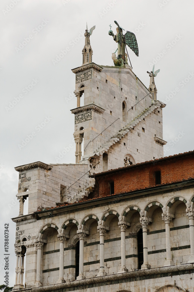 Lucca, Toskana, Italien, Versilia, Stadtansicht, Kulturreise, Kirche, Sommer, Urlaub, Kunst, Bildhauer, 