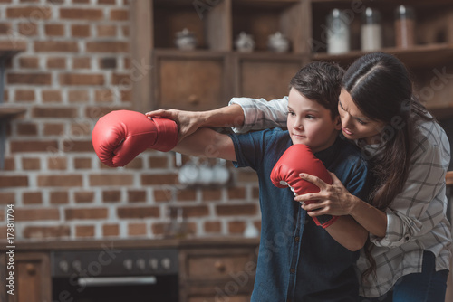 Fototapeta Naklejka Na Ścianę i Meble -  Mother and son practice boxing