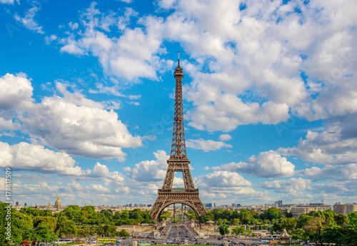 Eiffel Tower, Paris, France © Alexander Demyanenko