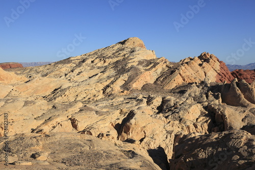 バレー・オブ・ファイヤー州立公園のファイアー・キャニオンとシリカ・ドーム © kasbah