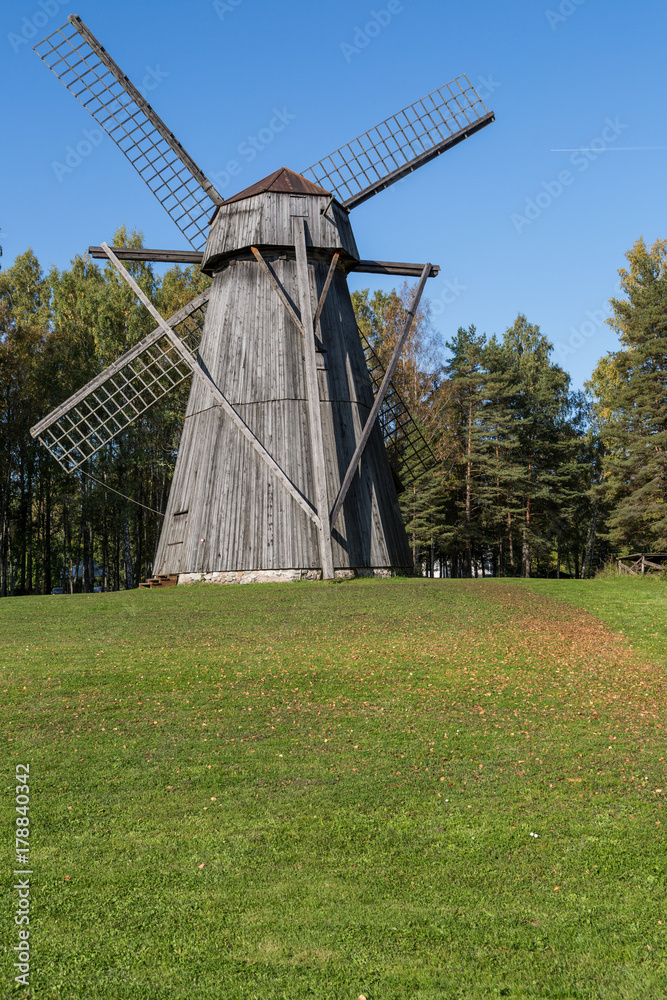 Obraz premium Wooden Windmill in the Willage