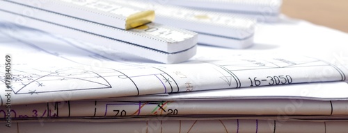 Plan mit Zollstock, Architekt