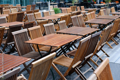 empty restaurant, empty tables and chairs in restaurant 