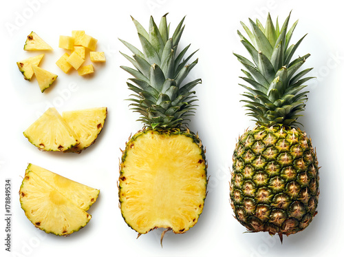 Canvas Print Fresh pineapple isolated on white background