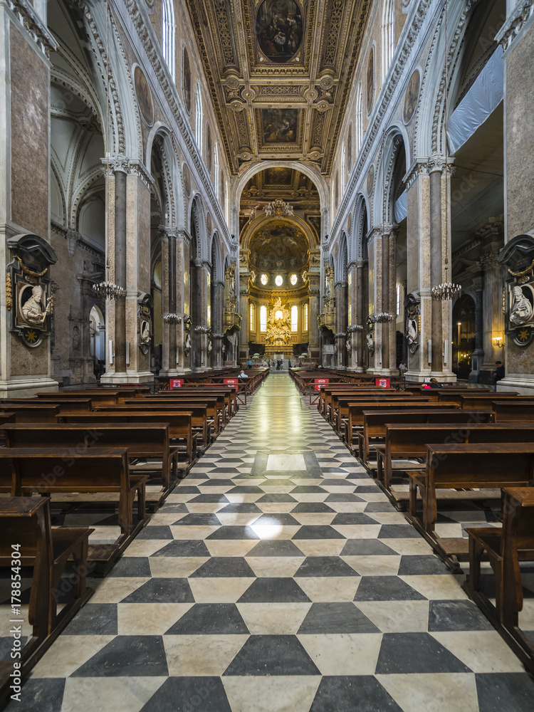 Die Kirche Duomo di Napoli - Cappella San Gennaroi an der Piazetta Gulia del Duomo, Neapel, Kampanien, Italien