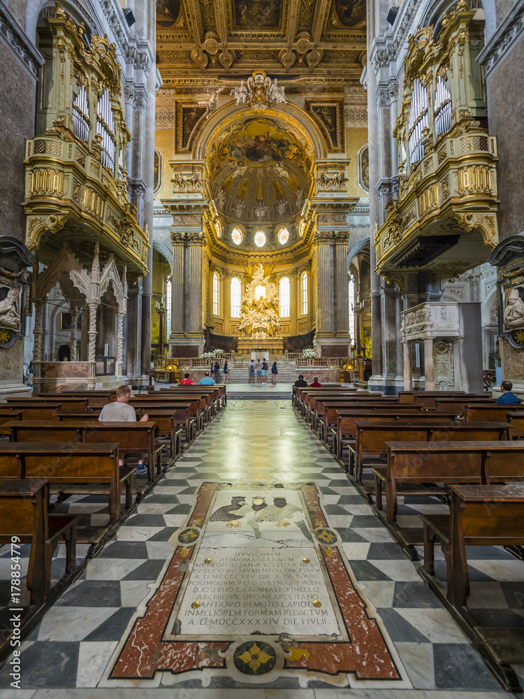 Die Kirche Duomo di Napoli - Cappella San Gennaroi an der Piazetta Gulia del Duomo, Neapel, Kampanien, Italien