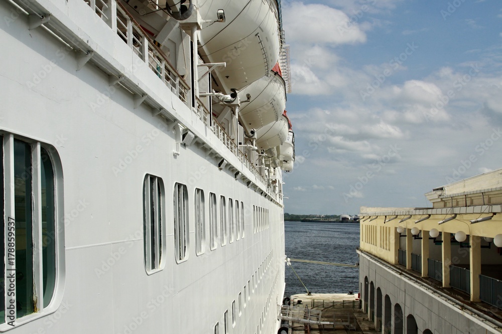 Naklejka premium Cruising