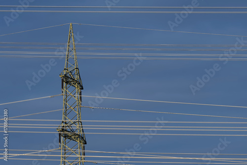 Hochspannungsmast photo