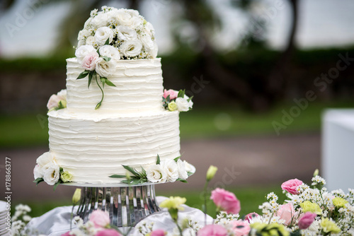 wedding cake.