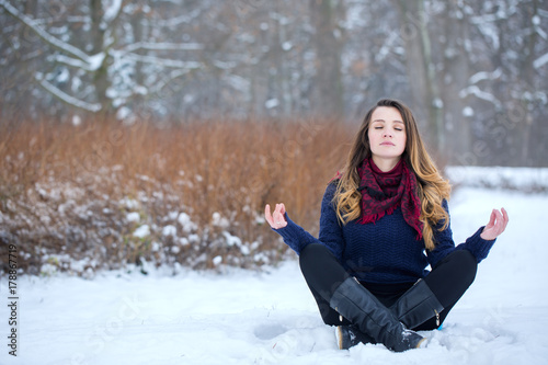 meditating in winter © Mallivan