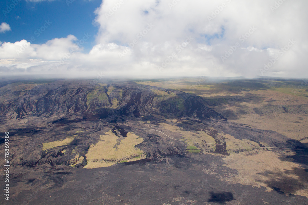 Vulkanische Dämpfe steigen aus dem Krater des aktiven Vulkans Kilauea auf Big Island, Hawaii, USA.