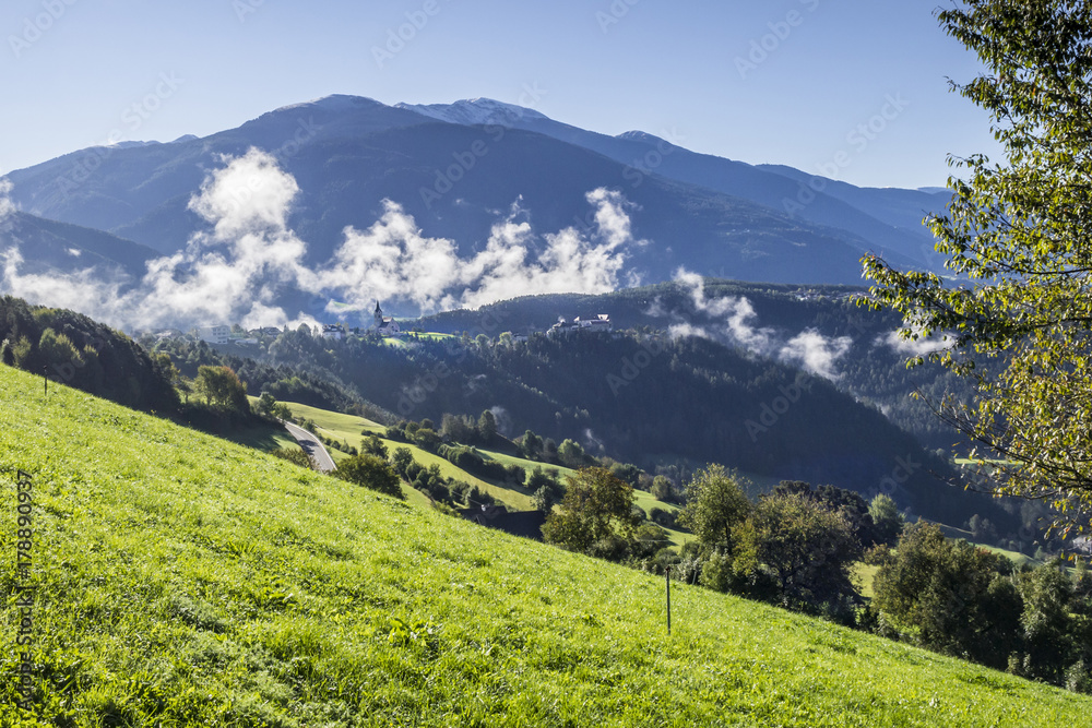 Rodeneck in Südtirol, Pustertal, Blick zur Plose