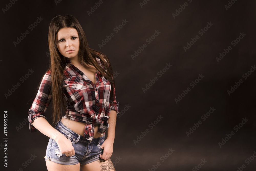 Jeune femme sexy short jeans Stock Photo | Adobe Stock