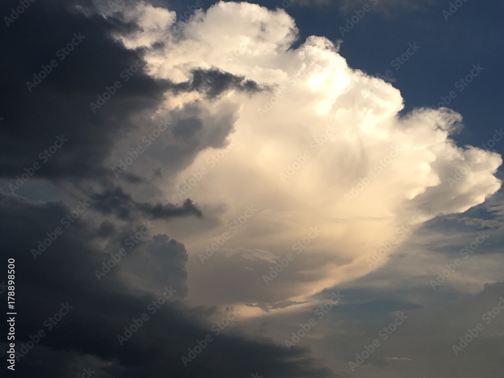 Obraz premium Massive Cloud