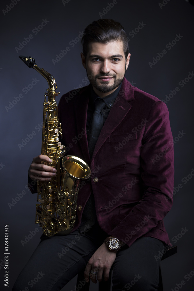 Naklejka premium Saxophone player