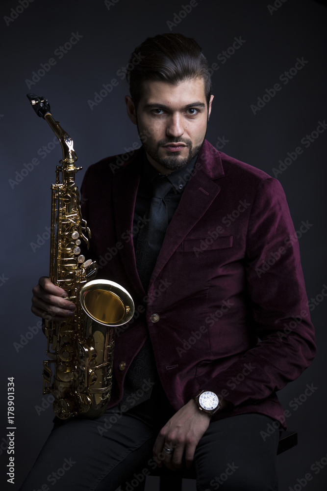 Naklejka premium Saxophone player