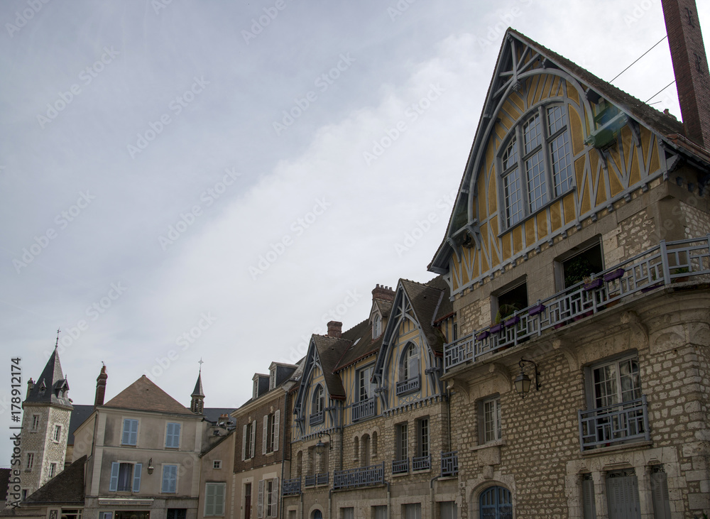 Frontons de maison à Chartres, Eure-et-Loir, France
