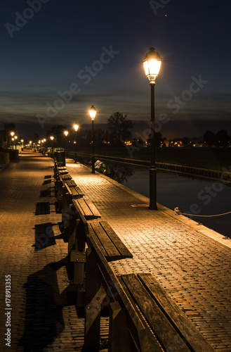 Evening Giethoorn with Lanterns and Benches © Daan
